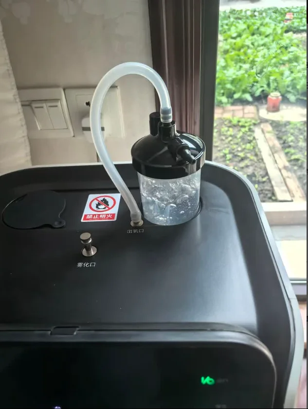 Close-up of the oxygen humidifier on a CONSIDER system