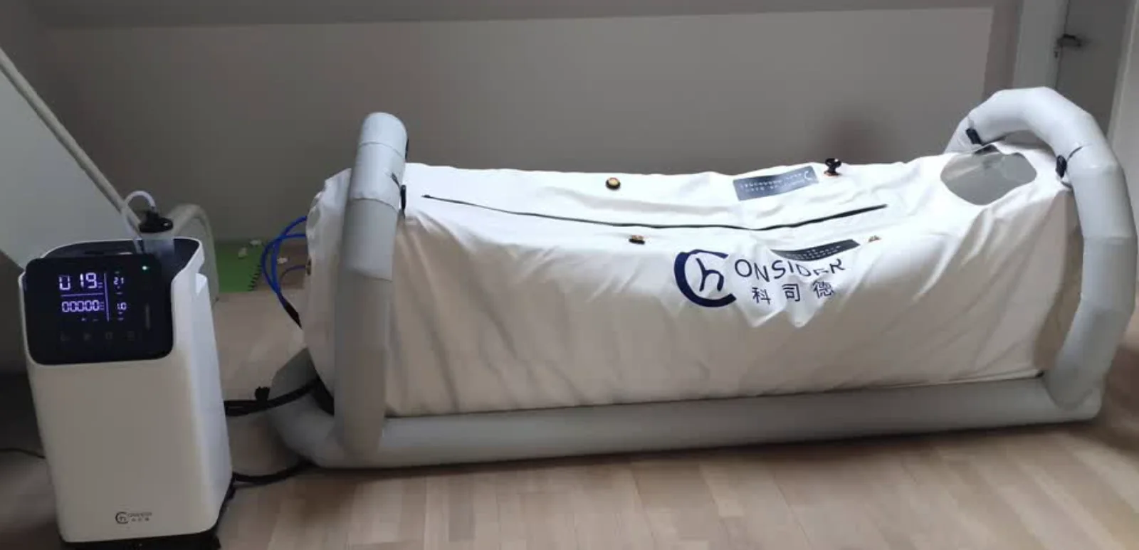 Pressurized CONSIDER soft lying chamber in a home room