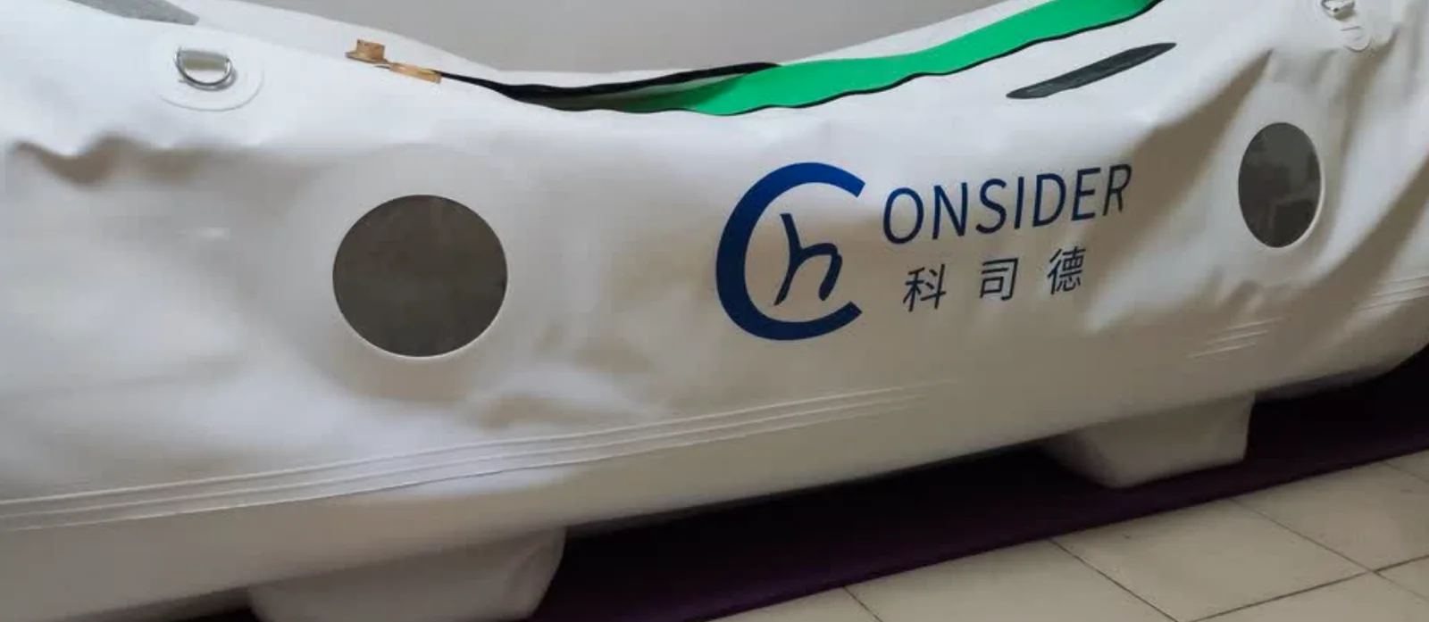 Side view of a CONSIDER soft lying hyperbaric chamber
